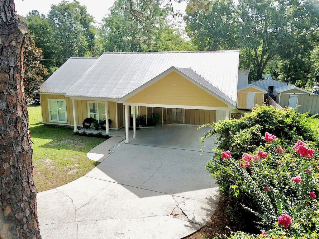 193 Polk Street, Freeport