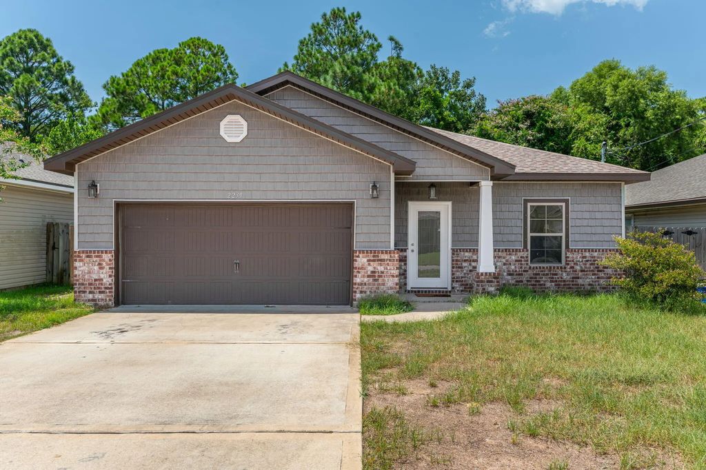2239 Tom Street, Navarre