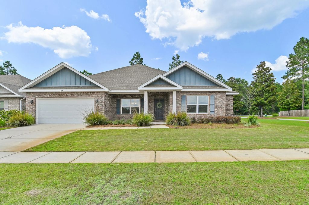 18 W Sky Way, Freeport