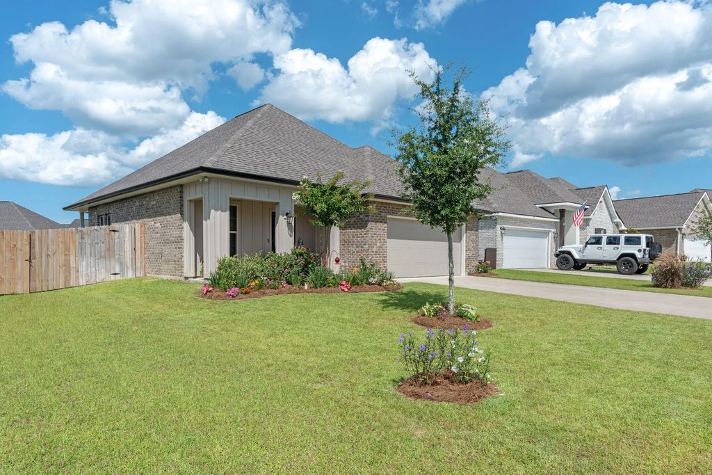 2 of 38 - 160 Hydrangea Boulevard, Freeport, FL