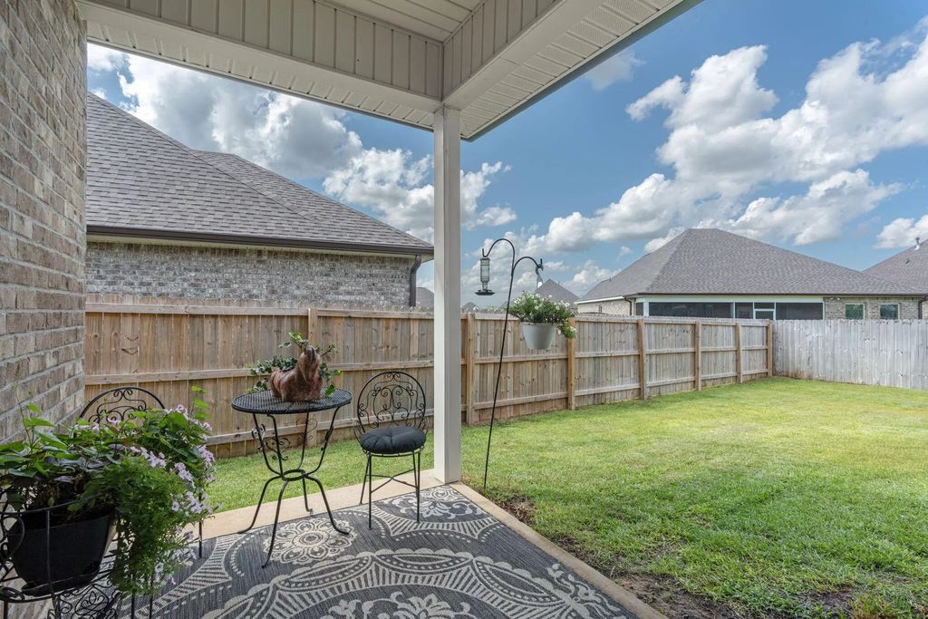 27 of 38 - 160 Hydrangea Boulevard, Freeport, FL