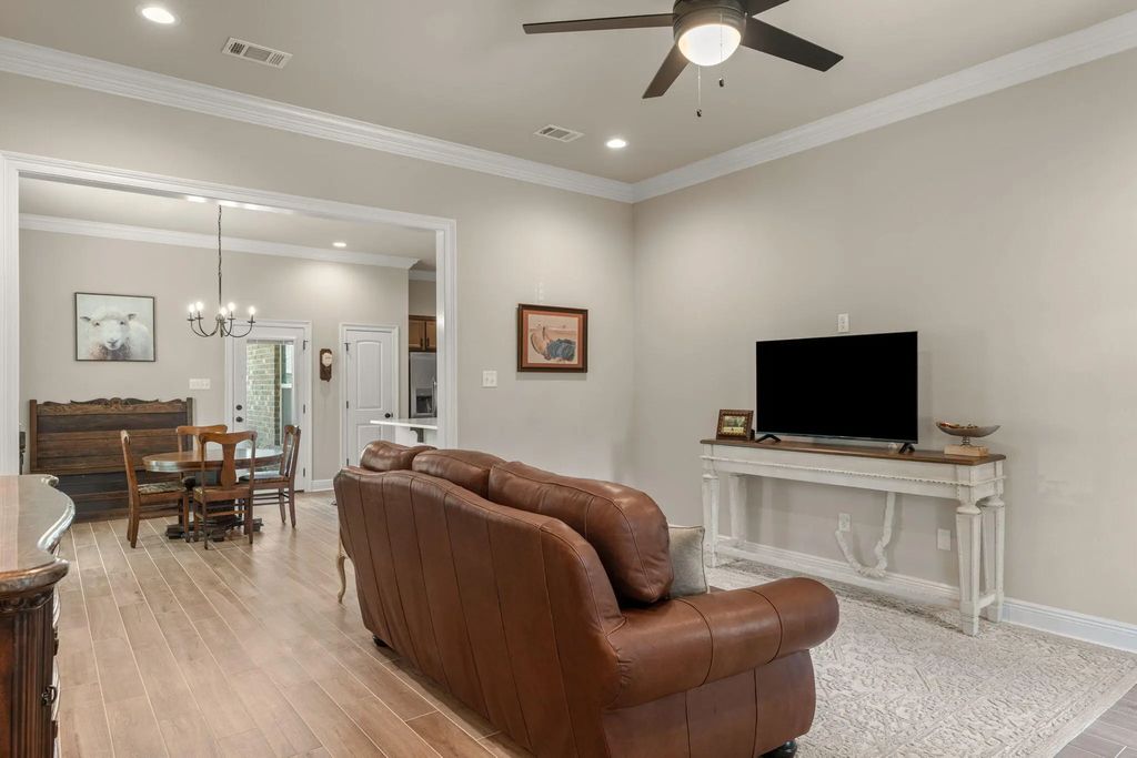 6 of 38 - 160 Hydrangea Boulevard, Freeport, FL