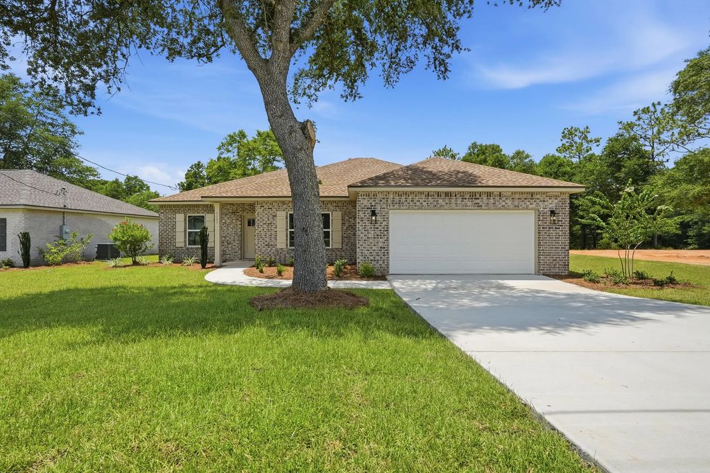 6142 Clover Street, Crestview