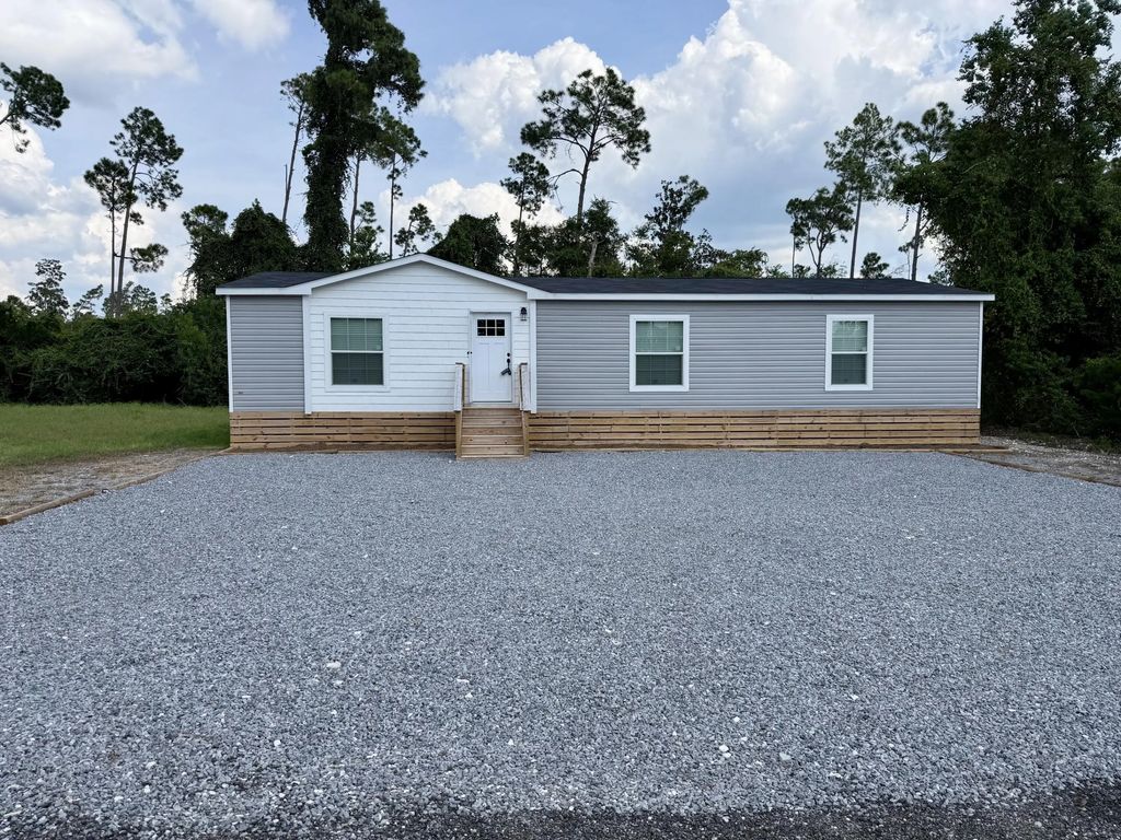 7430 Jefferson Avenue, Southport