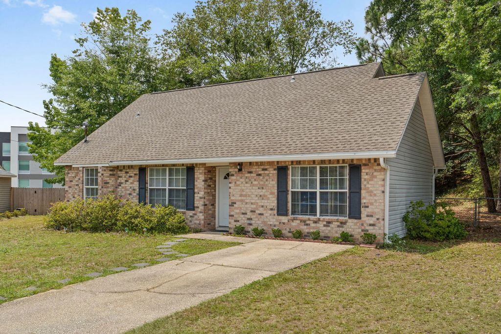127 Oak Terrace Drive, Crestview