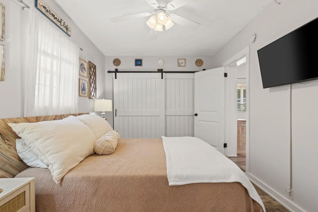 17 of 34 - 207 S Wells Street, Panama City Beach, FL