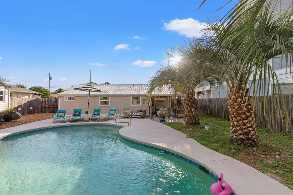 32 of 34 - 207 S Wells Street, Panama City Beach, FL