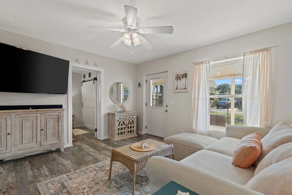 8 of 34 - 207 S Wells Street, Panama City Beach, FL