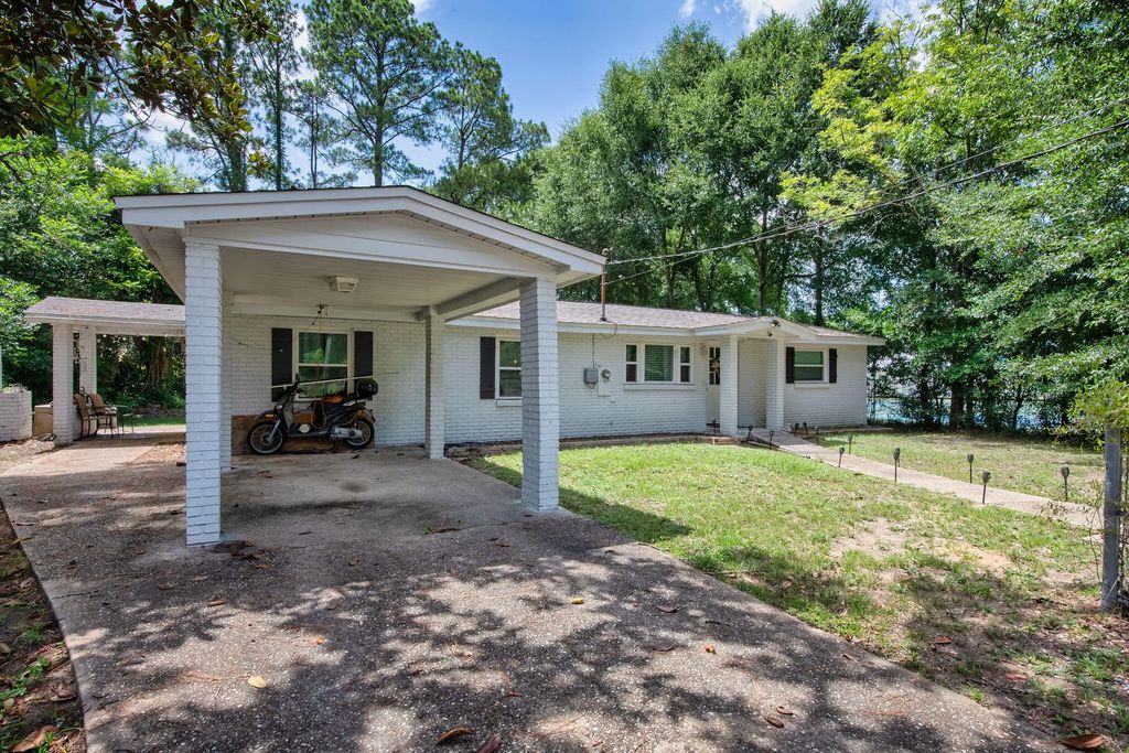932 Kelvin Court, Crestview