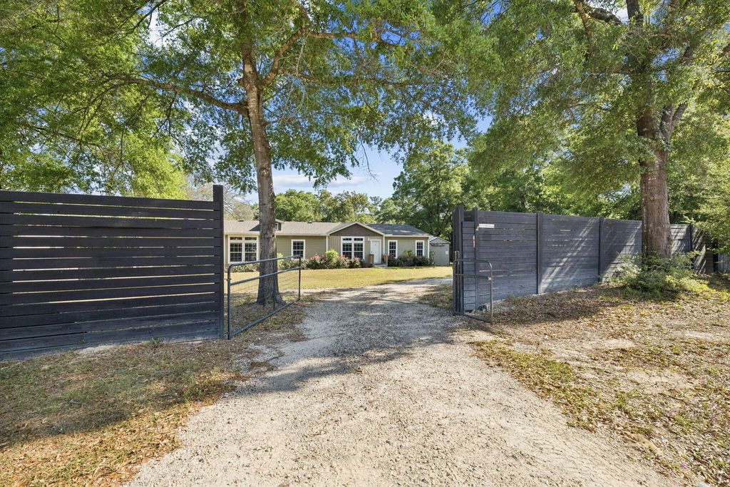 2 of 32 - 748 Phillips Drive, Freeport, FL