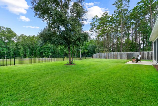 102 Shimmer Circle, Freeport