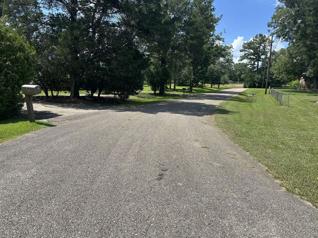 Xxx Heimer Drive, Opp