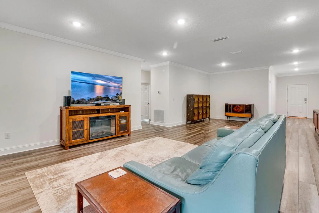 12 of 40 - 247 E Sky Way, Freeport, FL