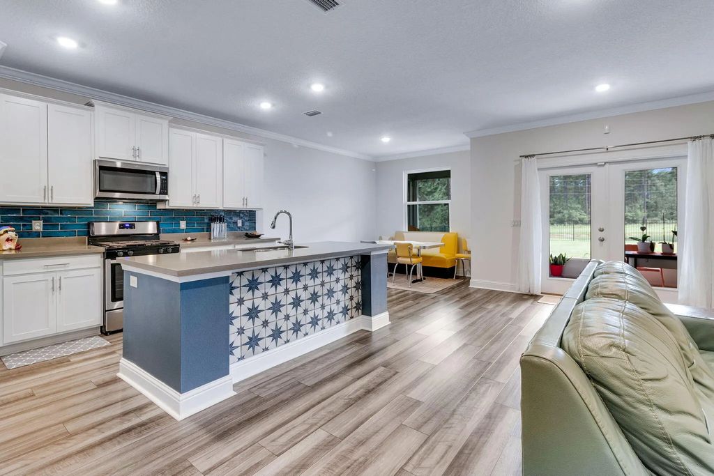 17 of 40 - 247 E Sky Way, Freeport, FL