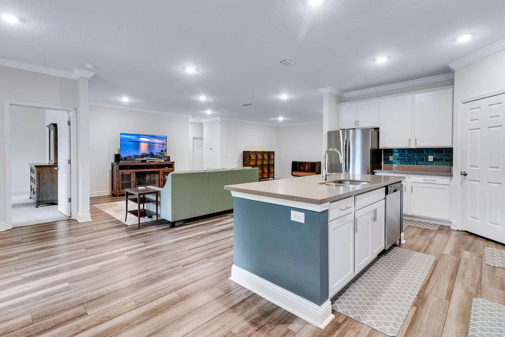 19 of 40 - 247 E Sky Way, Freeport, FL