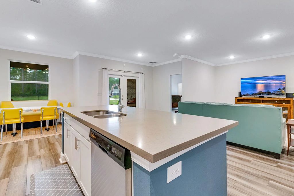 20 of 40 - 247 E Sky Way, Freeport, FL