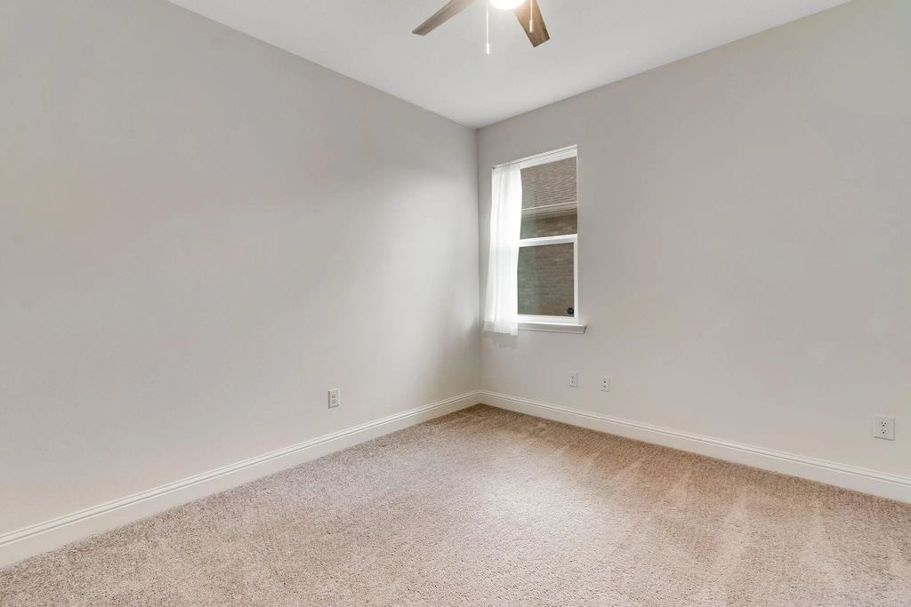 29 of 40 - 247 E Sky Way, Freeport, FL