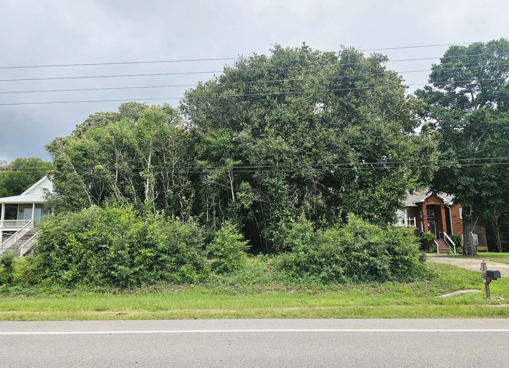3 of 11 - 702 Live Oak Street, Freeport, FL