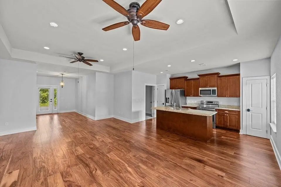 Photo of Listing #1008546