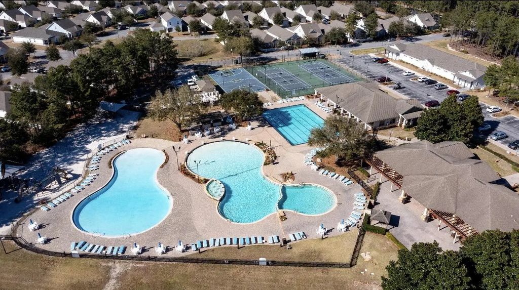 401 Symphony Way, Freeport