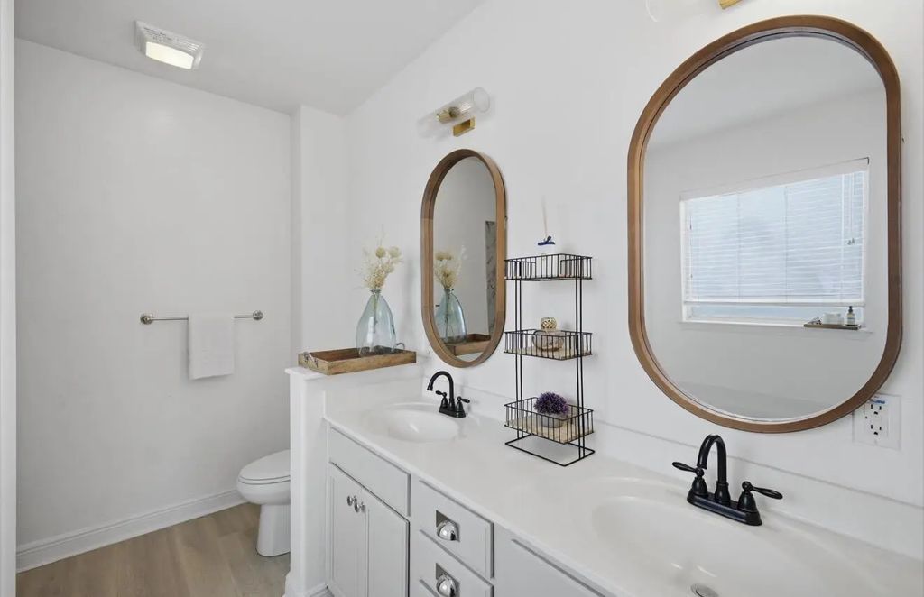 13 of 27 - 401 Symphony Way, Freeport, FL