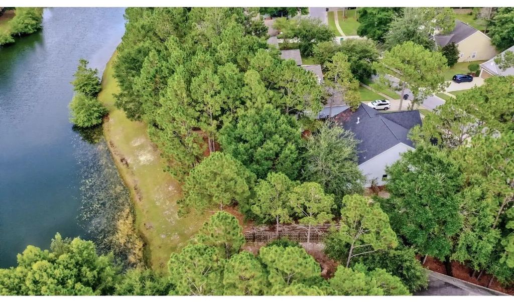 4 of 27 - 401 Symphony Way, Freeport, FL