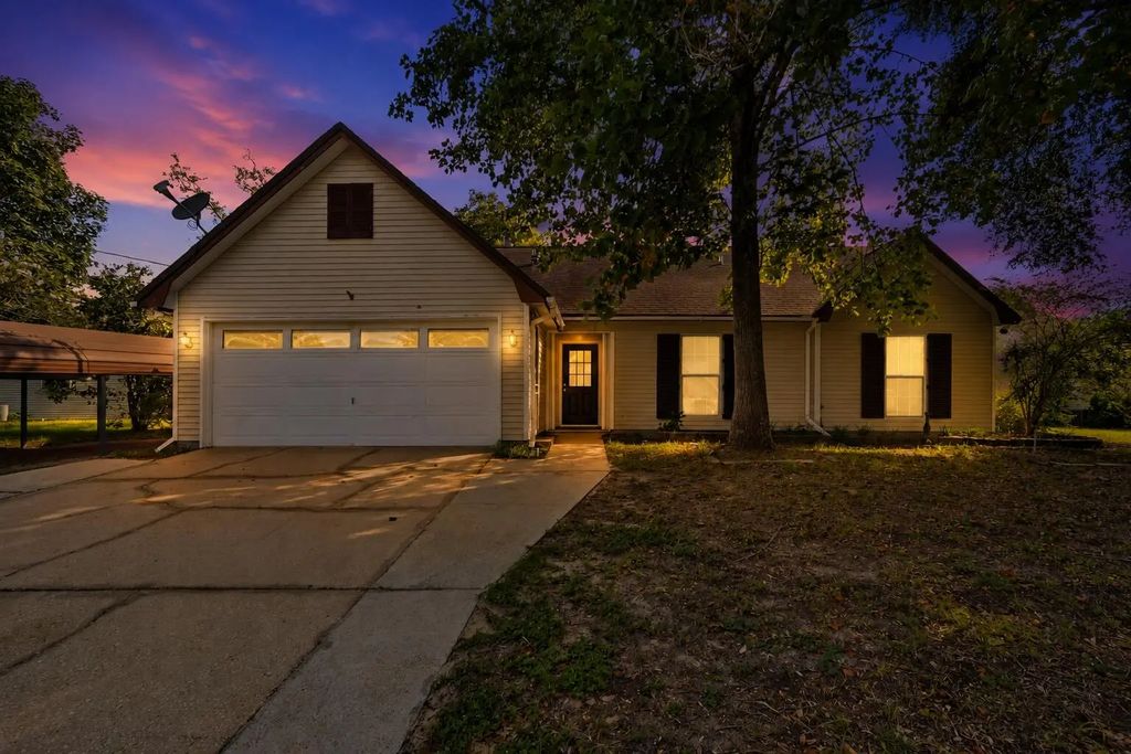 104 Hollow Cove, Crestview