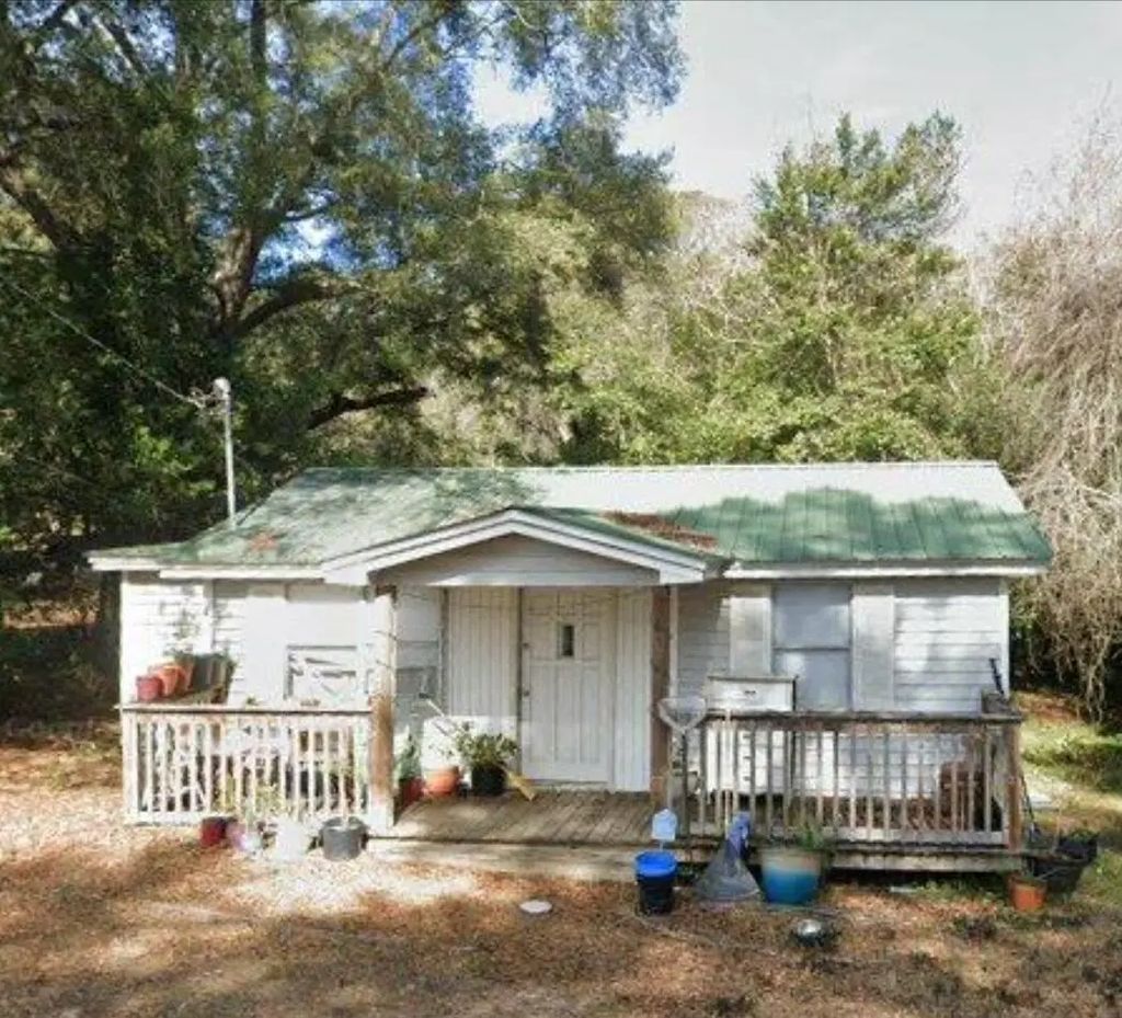 140 Sanders Avenue, Crestview