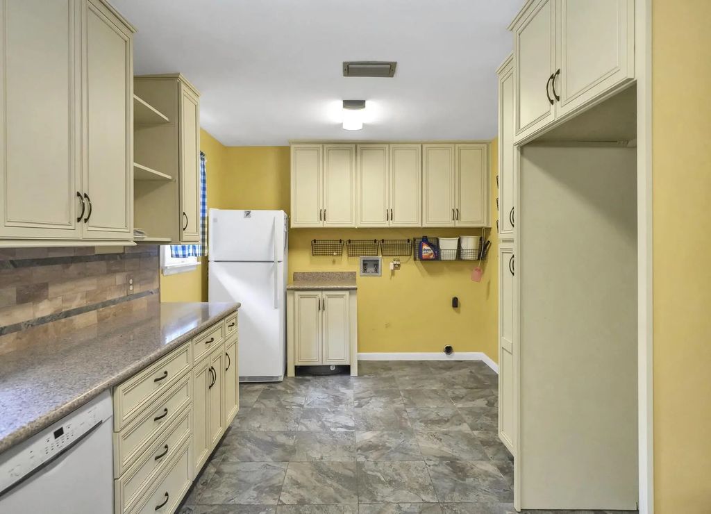 27 of 47 - 14034 N 331 Business, Freeport, FL