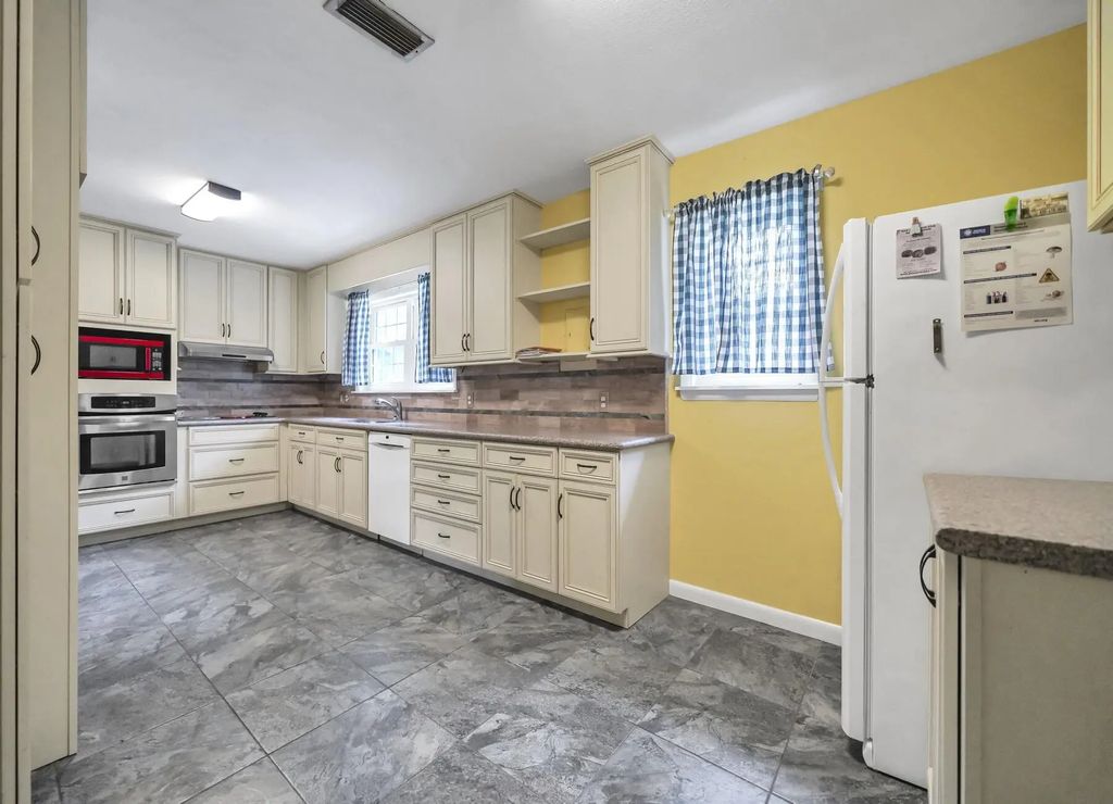 29 of 47 - 14034 N 331 Business, Freeport, FL