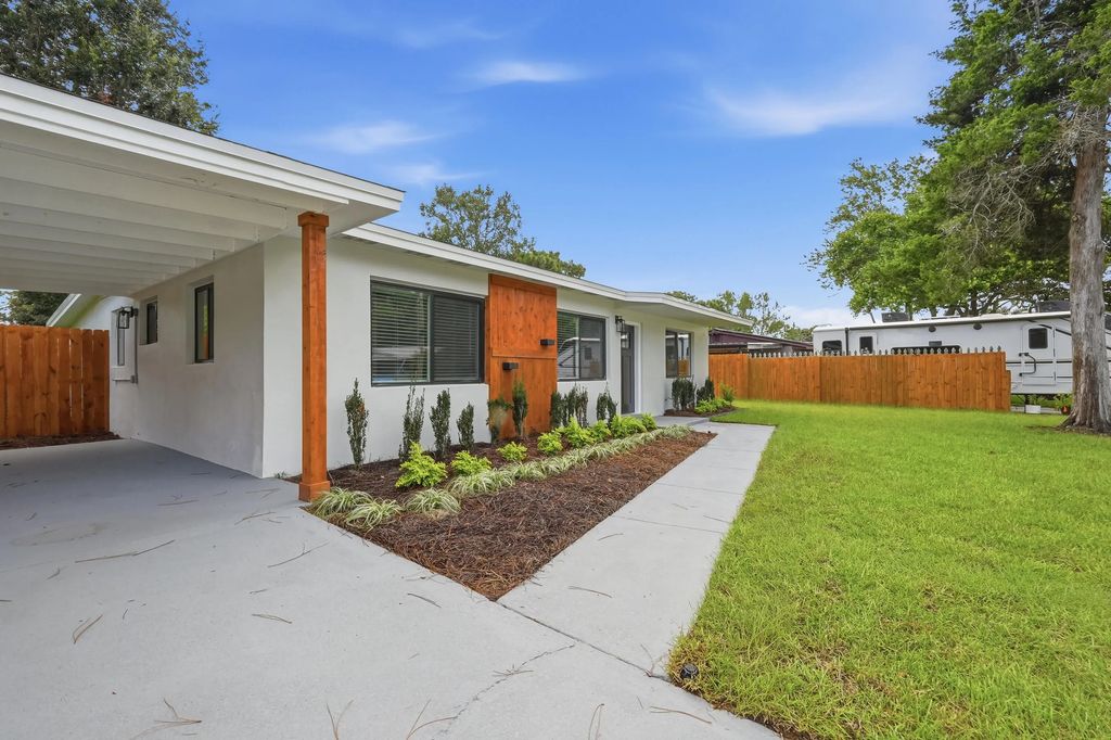 640 Cornwall Terrace, Mary Esther