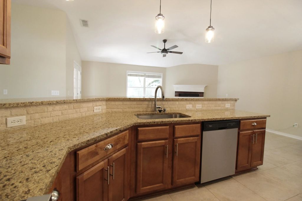 19 of 69 - 376 Waterview Cove Drive, Freeport, FL