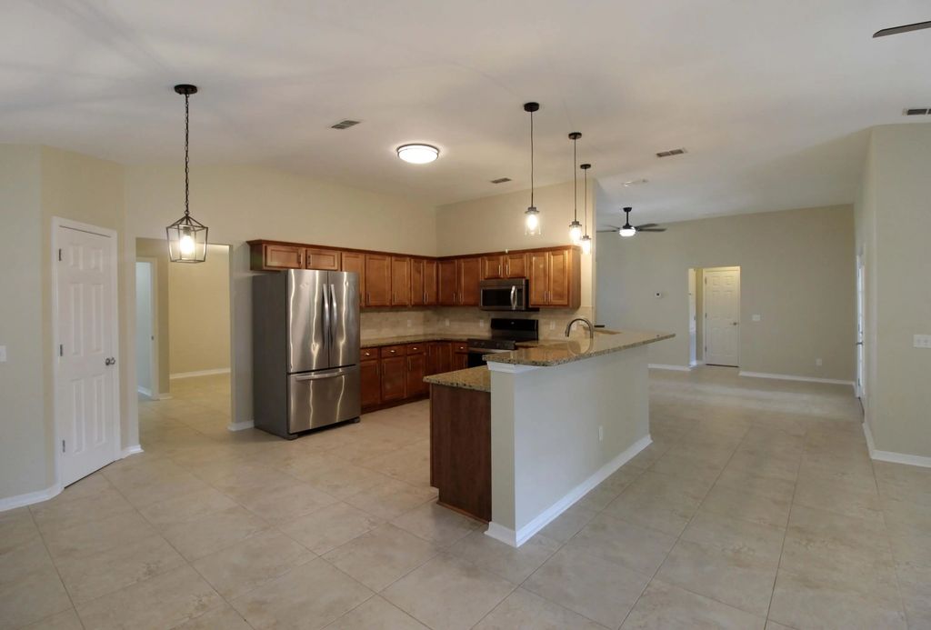 21 of 69 - 376 Waterview Cove Drive, Freeport, FL