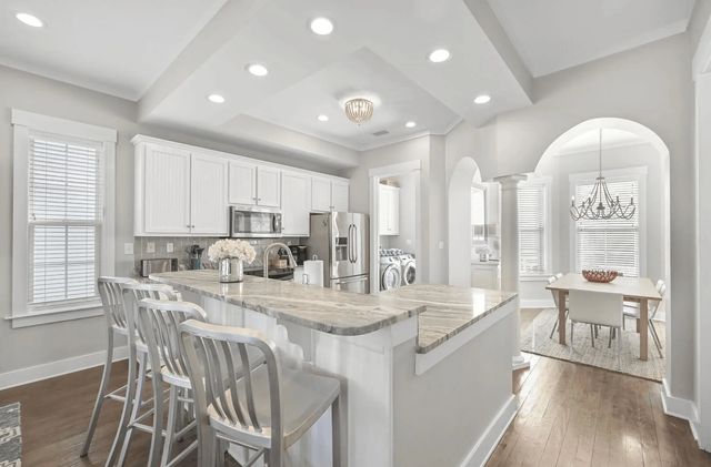 Photo of Listing #1009323