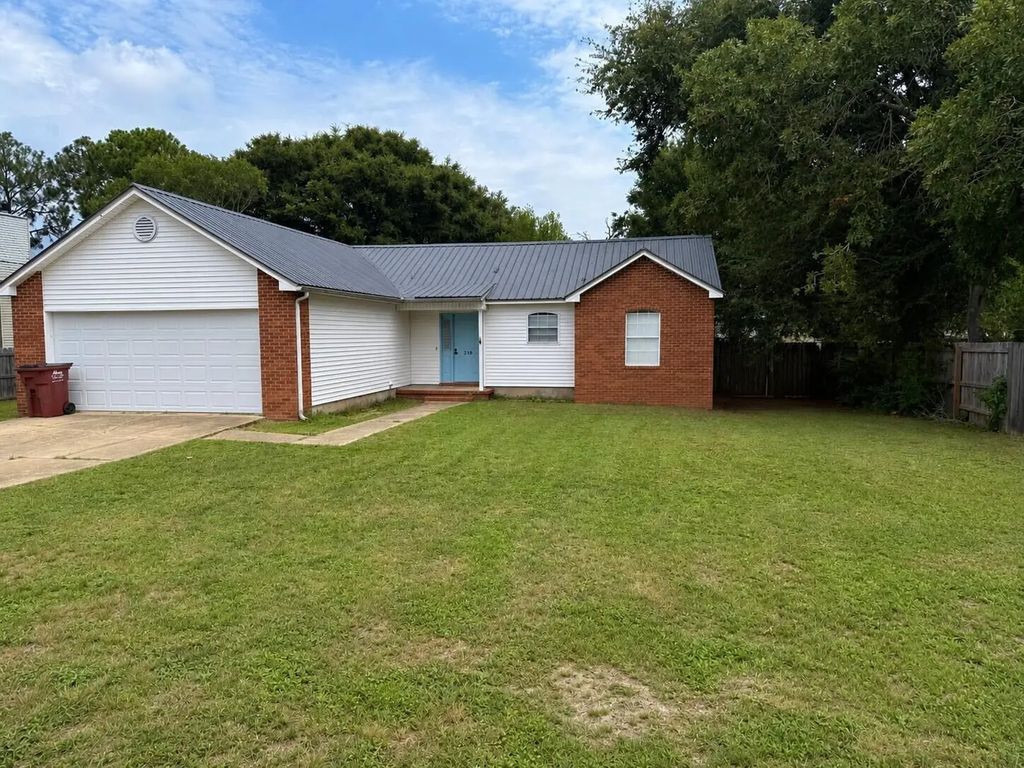 218 Westview Drive, Crestview
