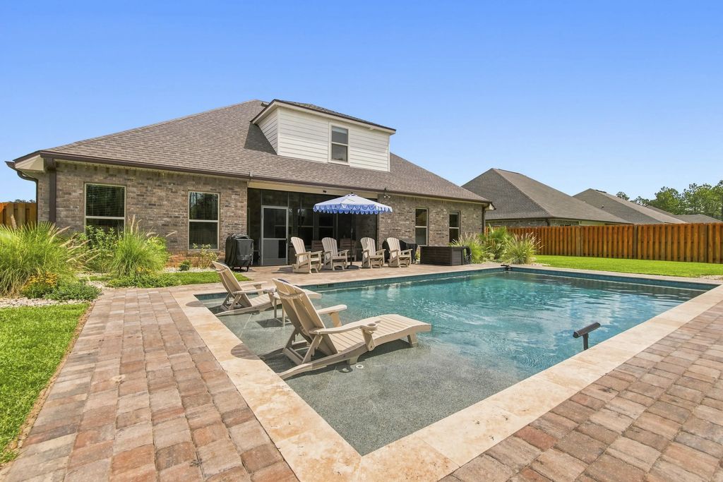 154 Campfire Cove, Freeport