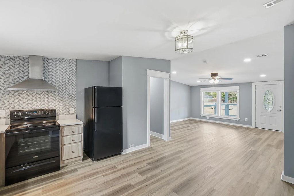 14 of 37 - 140 Palmetto Avenue, Freeport, FL