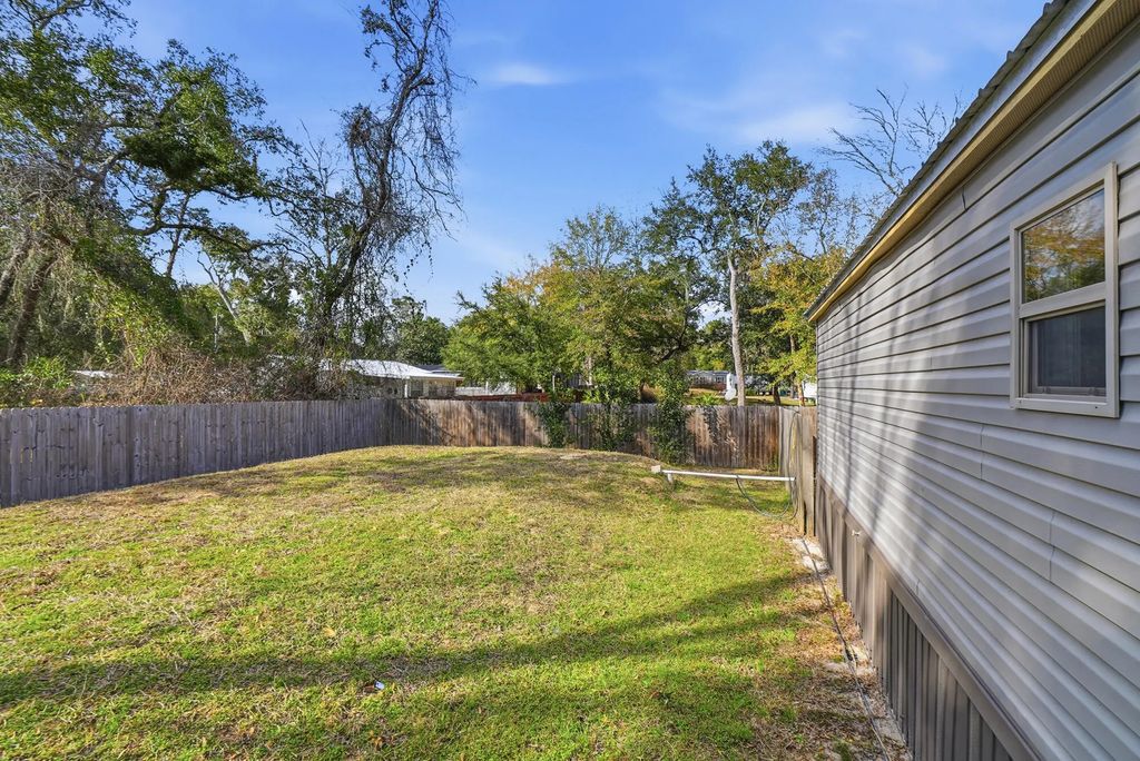 28 of 37 - 140 Palmetto Avenue, Freeport, FL