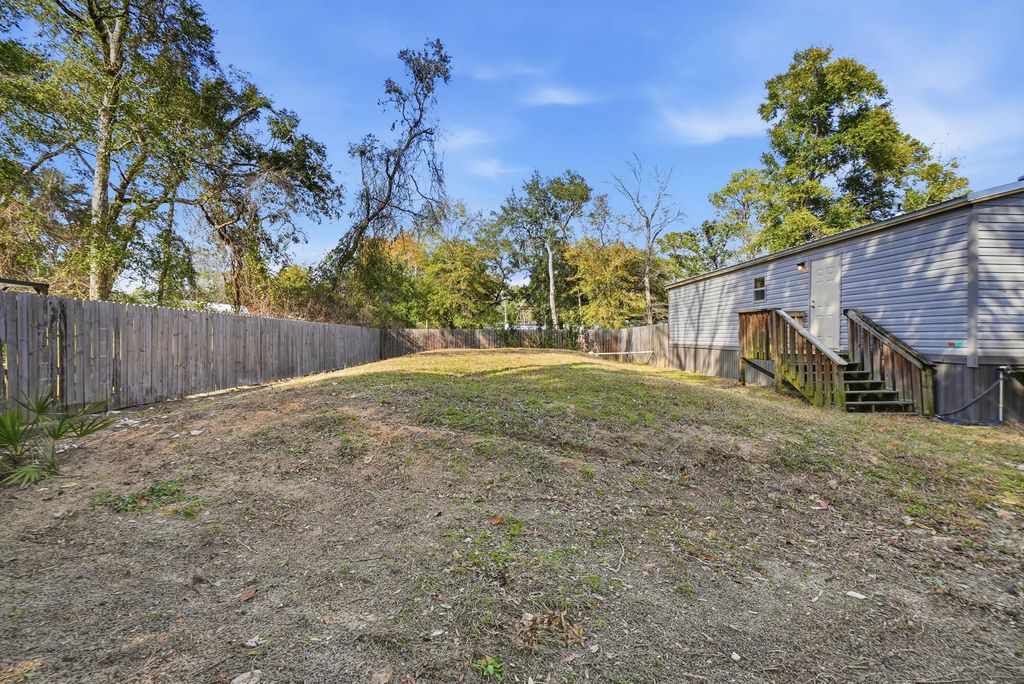 29 of 37 - 140 Palmetto Avenue, Freeport, FL