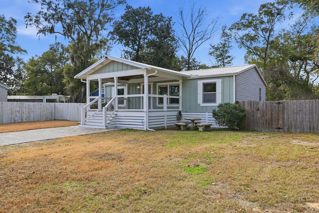 4 of 37 - 140 Palmetto Avenue, Freeport, FL