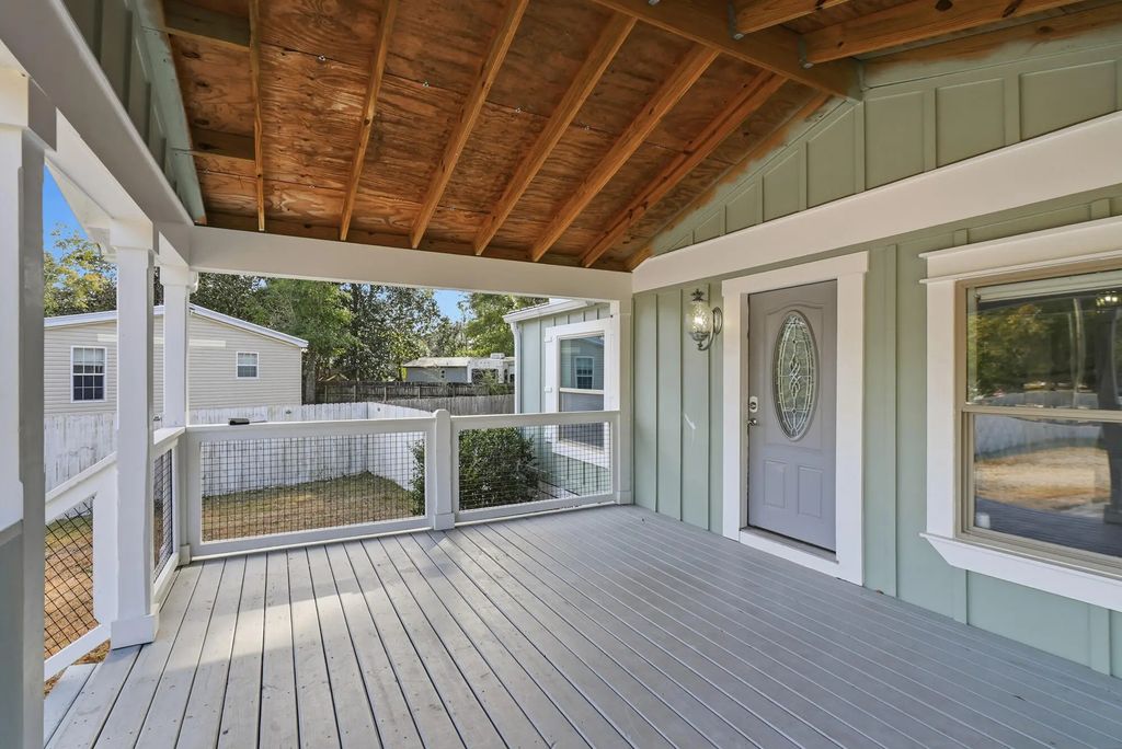 6 of 37 - 140 Palmetto Avenue, Freeport, FL