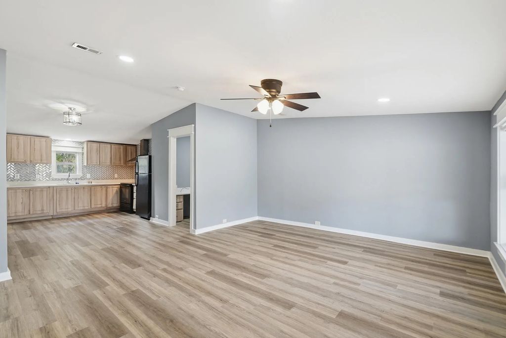7 of 37 - 140 Palmetto Avenue, Freeport, FL