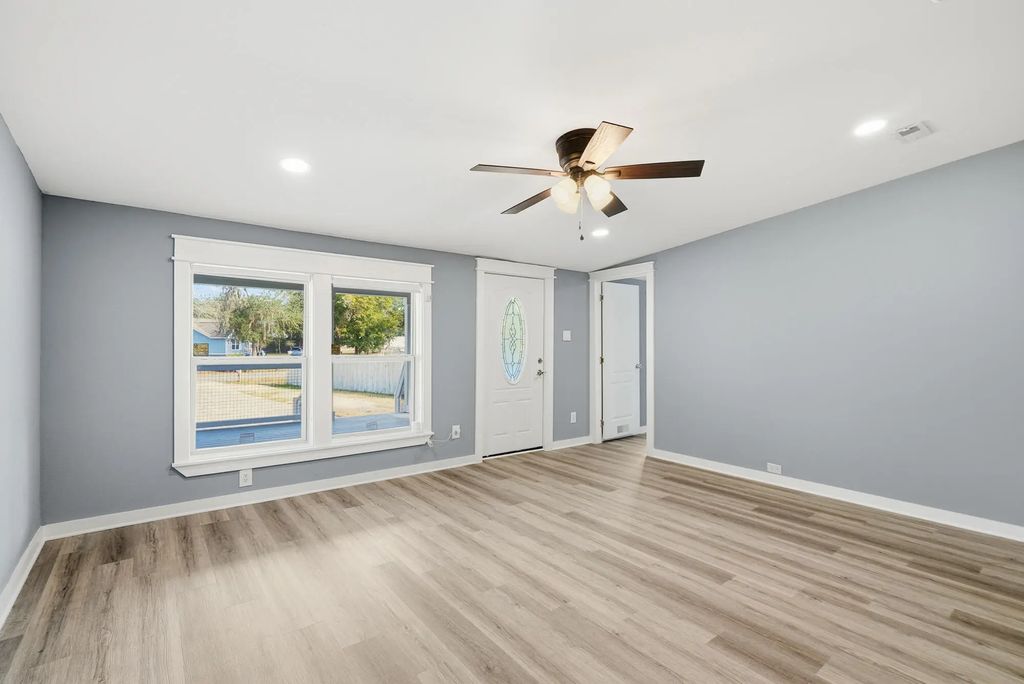 9 of 37 - 140 Palmetto Avenue, Freeport, FL