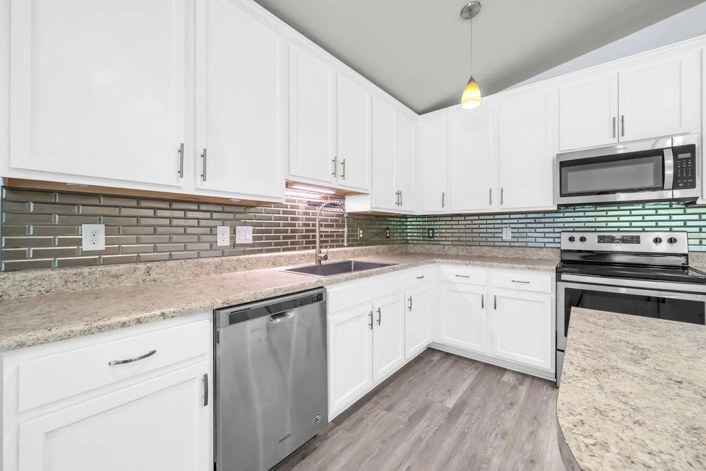 4 of 37 - 222 Marquis Way, Freeport, FL