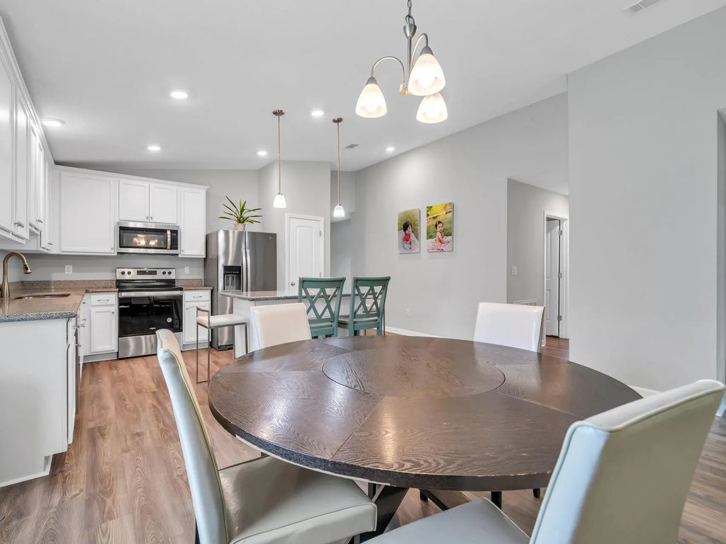 10 of 40 - 590 Marquis Way, Freeport, FL