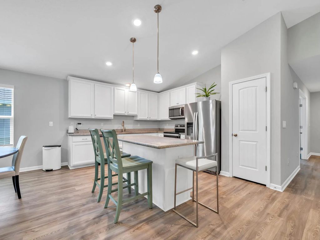 11 of 40 - 590 Marquis Way, Freeport, FL