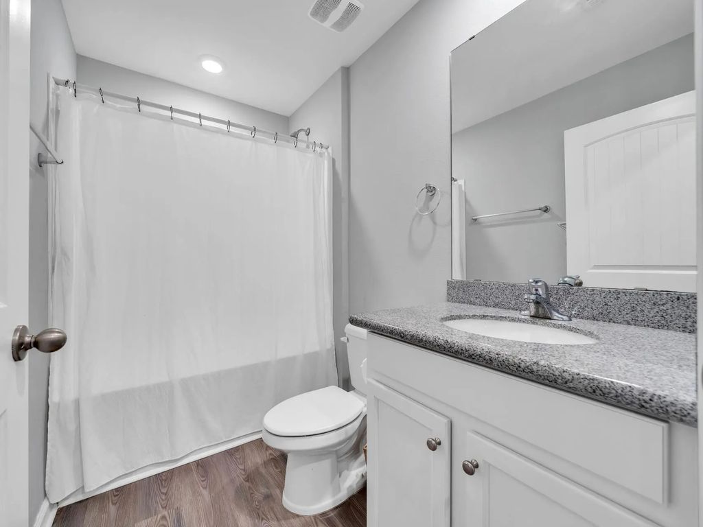 21 of 40 - 590 Marquis Way, Freeport, FL