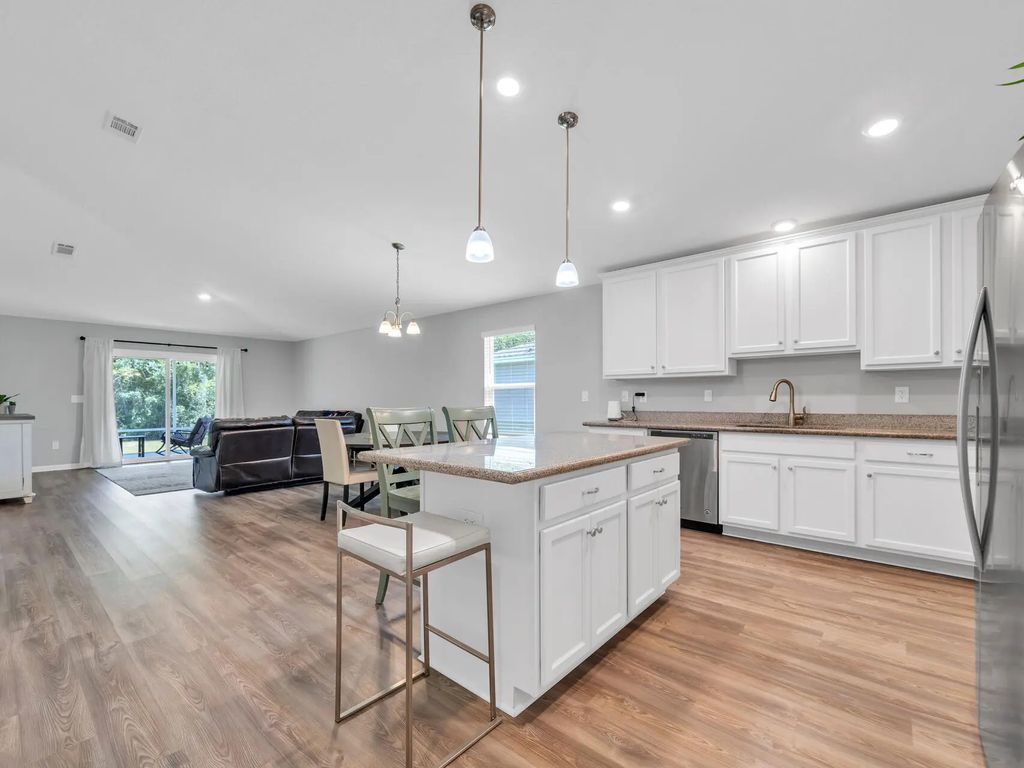 4 of 40 - 590 Marquis Way, Freeport, FL