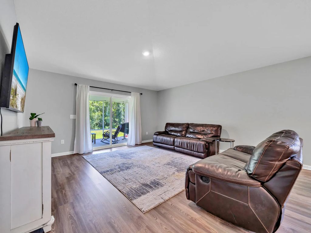 7 of 40 - 590 Marquis Way, Freeport, FL