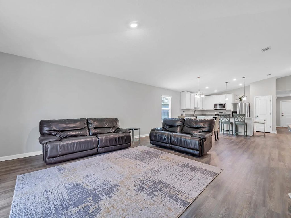 8 of 40 - 590 Marquis Way, Freeport, FL